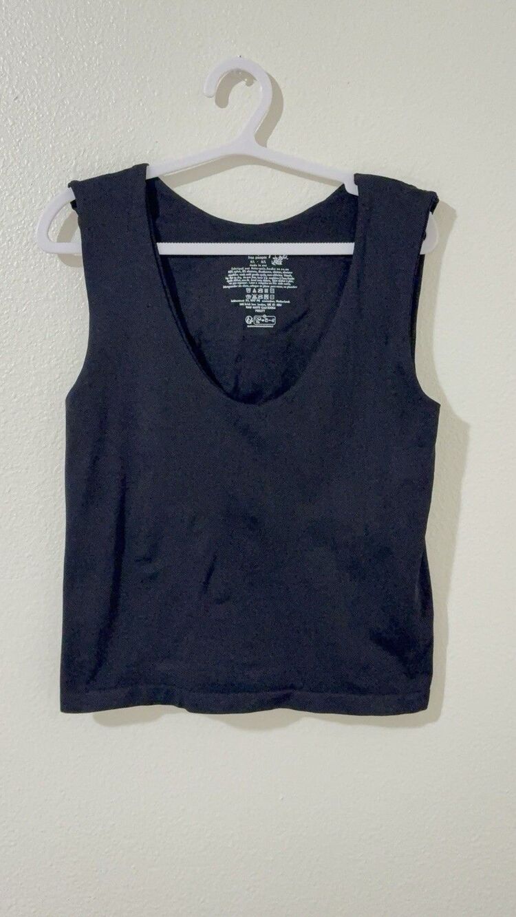 Free People Women's Black Cropped Tank Top V- neckline Size M/L